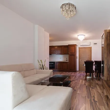 维尔希斯精品公寓式酒店 5* 阳光海滩