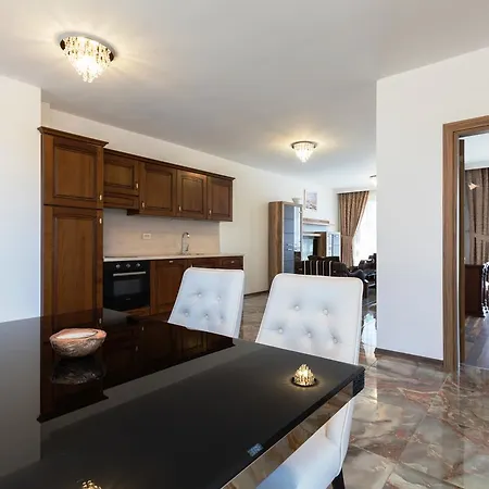 Boutique Versis Slantchev Briag