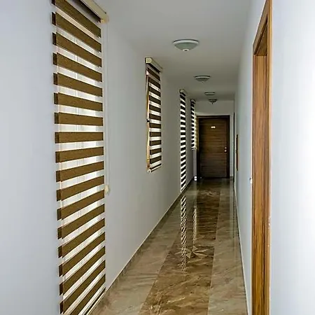 Aparthotel Boutique Versis 5*